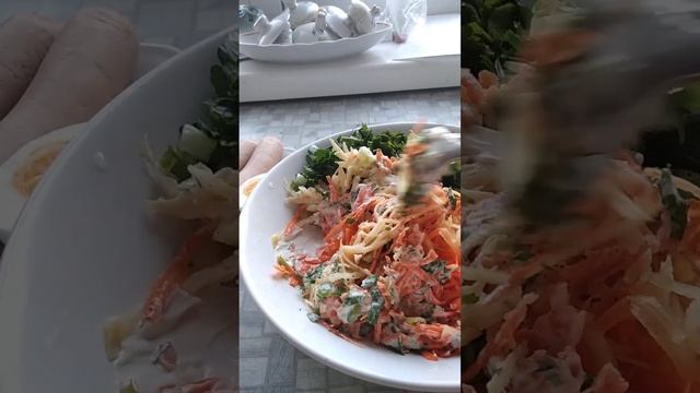 Завтрак. , Салат с репой, морковкой, зеленью.