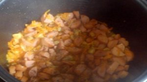 Картофель с сосисками в мультиварке