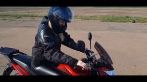 ДЕВУШКА НА МОТОЦЫКЛЕ научил сестру ездить