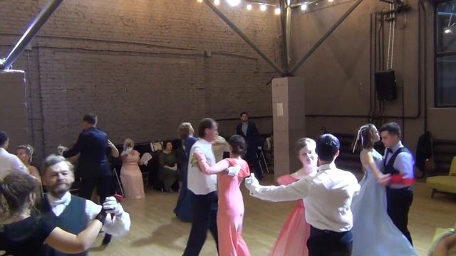 Бальная игра с платочками. Танцевальный вечер. баланс? смотреть онлайн