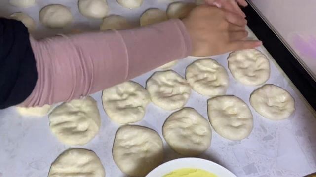 Пирожки. Дәмді пирожки . Хрустящие пирожки рецепт 👇🏻 смотреть онлайн