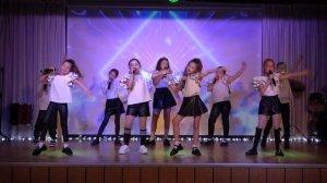 00036 ГРУППА 3 – «Обнимем этот мир» (гр.Крылья)