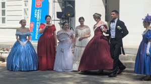 2 часть представления/ дефиле разных эпох/ развлекаемся играми