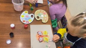 На занятии по лепке