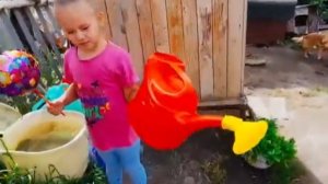 Готовлю борщик..Приобрели новые лейки..Баня почти готова..Дети делают уборку.Жизнь в Деревне.