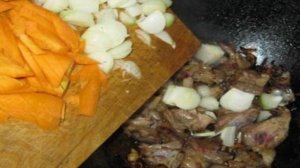 Бараньи ребрышки с картошкой тушеные