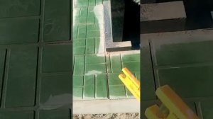 укладка и обрезка полимерной тратуарной  плитки