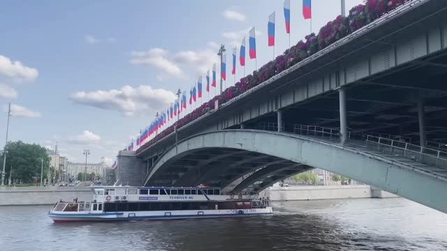 Эмоциональное поздравление с Днём России!