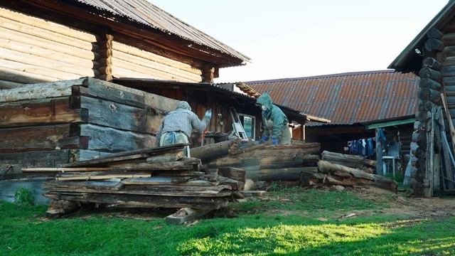 ДЕРЕВНЯ В ЛЕСУ НА СЛИЯНИИ РЕК  НАКРЫЛИ СТОЛ И СОБРАЛИ ГОСТЕЙ  ДЕНЬ -  РАБОТАЕМ, ВЕЧЕР - ПРАЗДНУЕМ -