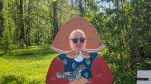 Закончился бал, пошли гулять по усадьбе