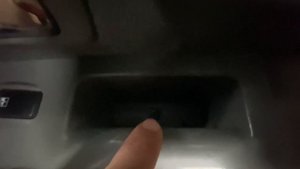 Снимаю правую переднюю  карту двери  Kia Sorento 1 Как снять