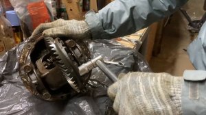 Редуктор Ваз. Откручиваем ведомую шестерню главно пар