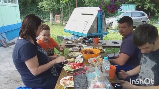 12.06.2025. Жизнь в деревне. Приготовили ужин ! Приехали дети, хорошо помогли. Новости от мужа