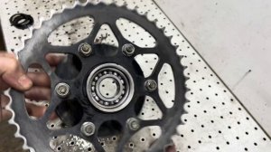 Обслуживание цепи и смазка подшипников колеса KTM Adventure