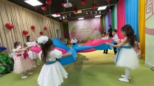 Танец на 8 марта подготовительная группа