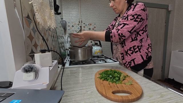 Свежий супчик, ребра на гриле. Вспахали один огород. Жи смотреть онлайн