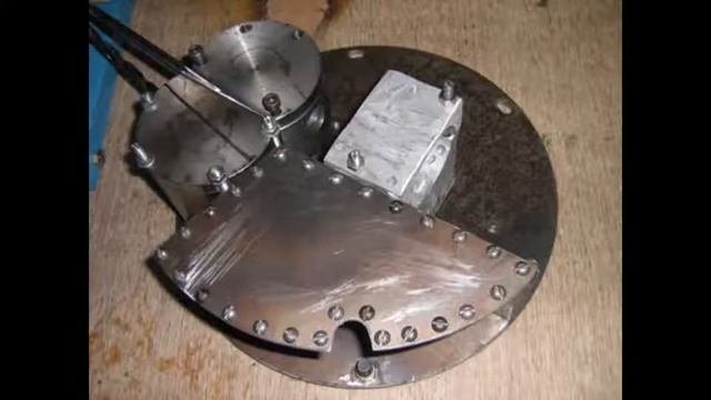 Масляный бак турбореактивного  двигателя