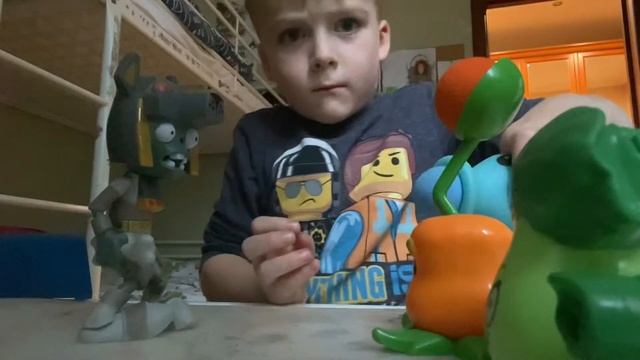 Зомби /Играют ЛУКА и ЛИЗА/ против Растений смотреть онлайн