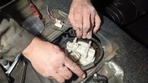 Замена фильтра (сеточки) топливного бензонасоса ваз 211