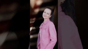 С праздником, друзья! 
Любовь не удержать - если она уходит, её надо отпустить.
#мояпесня #отпусти