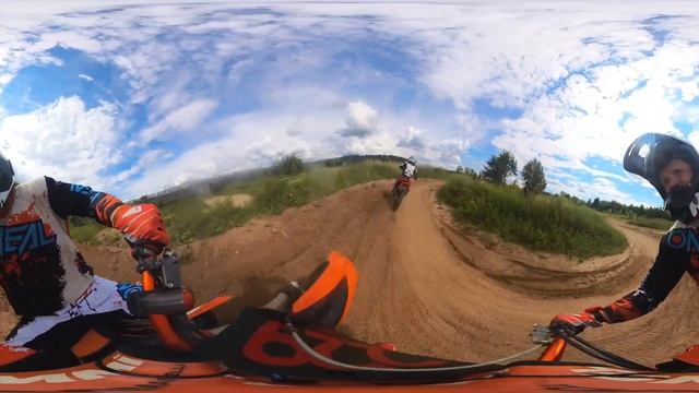insta360 X3, Видео 3 от 21.07.2024, два мотоцикла KTM 250 sxf вместе, 2008 смотреть онлайн