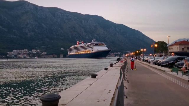 Французский круизный лайнер Bolette покидает Котор смотреть онлайн