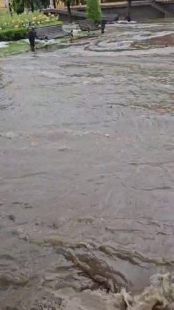 Кисловодск. Затопило  Курортный бульвар. 12.06.2025 г.
