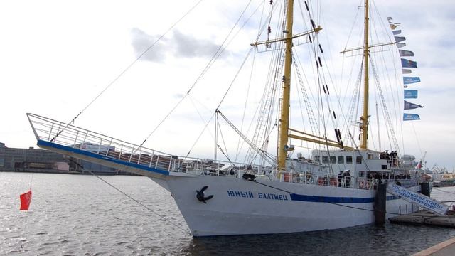 АВТОРСКАЯ ПЕСНЯ НА ГИТАРЕ - ЮНЫЙ БАЛТИЕЦ смотреть онлайн