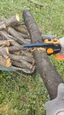 Как пилит Пила цепная аккумуляторная DEKO DKCHS 20-4 20V
