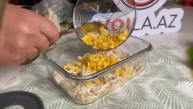 Слоеный куриный салат в новом оформлении.