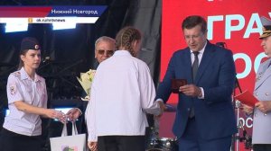 В День России губернатор региона вручил паспорта юным нижегородцам и награды благотварителям