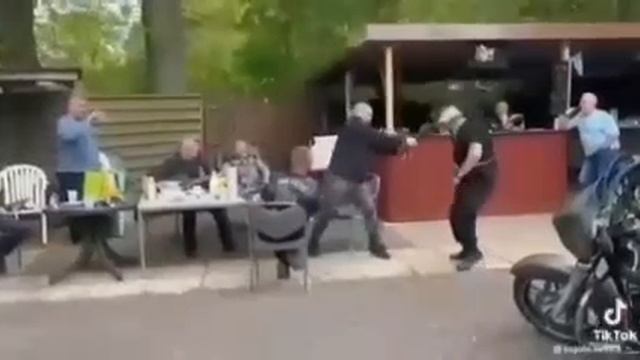 Бандеровцу по голове