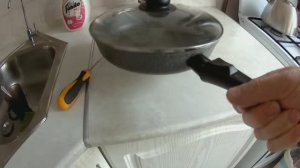 Полезное видео: Меняем обычную ручку сковороды на съемную.