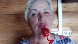 Пью Мохито весь день. Залезла на стол. Мяте конец.