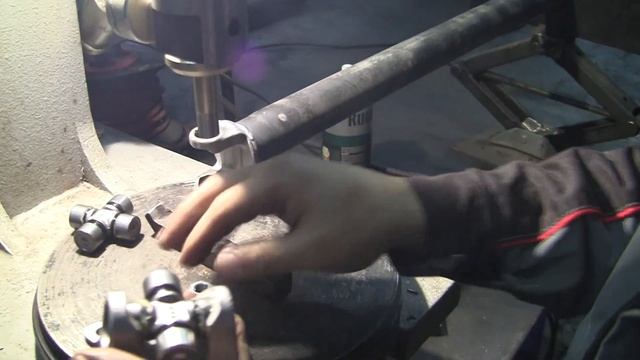 Infiniti F35 Установка крестовин в вилки карданного вала смотреть онлайн