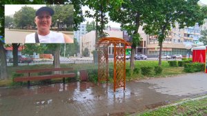 День РОССИИ! А на Бульваре,- тишина.)