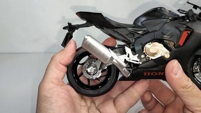 HONDA CBR 1000RR модель мотоцикла 1:9 со светом смотреть онлайн