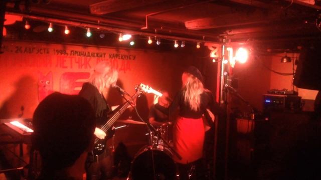 Burger Queens - Something In My Blood (Китайский Лётчик Джао Да 22.02.16) смотреть онлайн