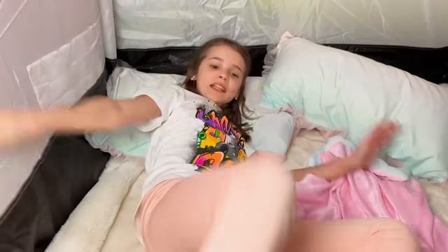 Мистер Макс Палатки в доме на плей дейт