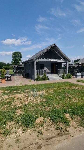 Перекусить в Коломенском можно в кафе Гриль Яж и Kinza с летней верандой, блюда по 400-500₽