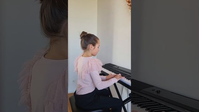 Дерека Ніка, гра на фортепіано "Балада". Викладач Терле смотреть онлайн