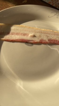 Рулетики из куриной грудки в сливочно-чесночном соусе