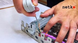 Как забить многопарную витую пару в плинт? Как снять п?