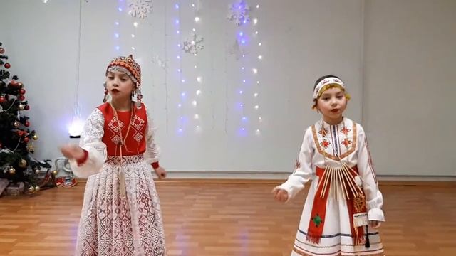 "Урам аякки квак сеске". Дуэт София и Стефания Чаркины смотреть онлайн