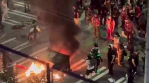 ПЕРЕКИНУЛИСЬ НА ДРУГИЕ ГОРОДА: массовые протесты в Соединенных Штатах набирает обороты.