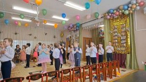 танец с шарами на выпускной