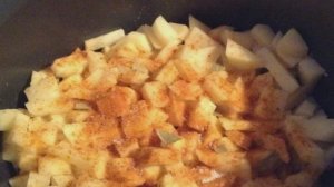 Картофель тушеный со свининой в мультиварке