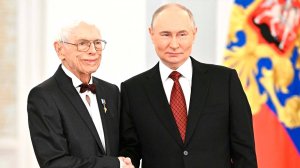 Владимир Путин вручил  государственные премии и золотые медали «Герой Труда Российской Федерации»