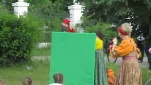 Петрушка на празднике