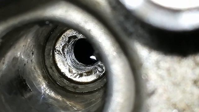 Mercedes C сломалась свеча зажигания высверливаем с сохра? смотреть онлайн